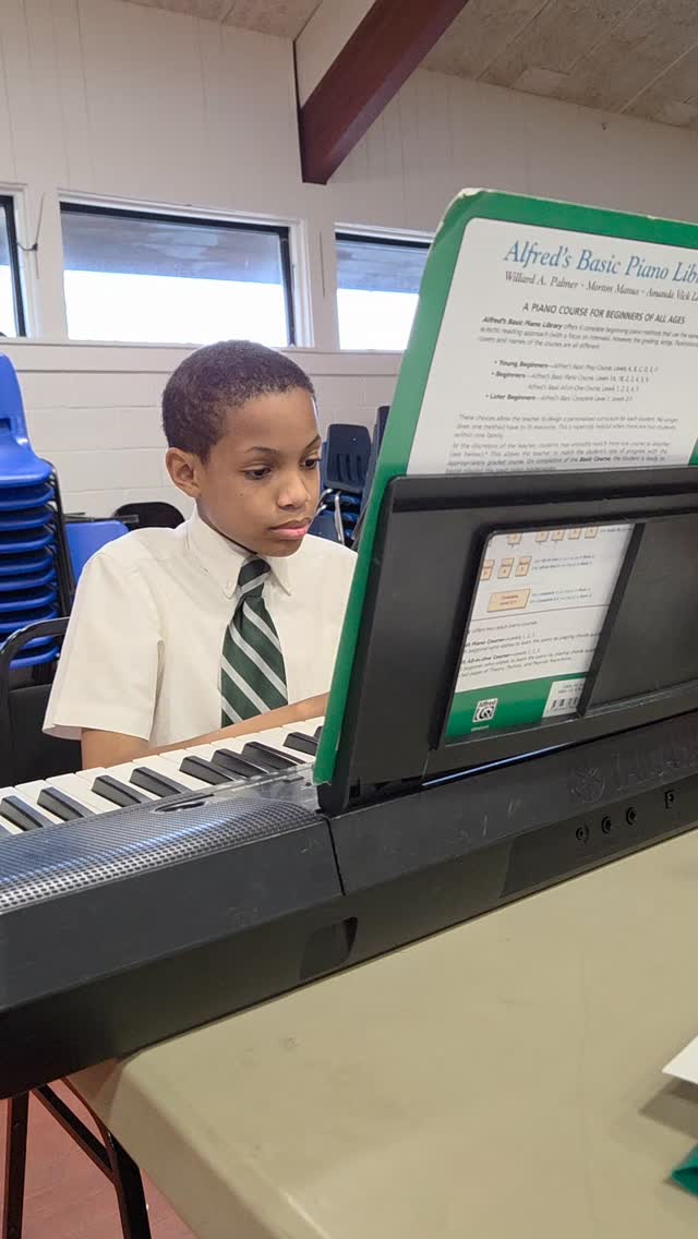 One of our middle school students wanted to stop by to share a favorite song and wish everyone a Happy Sunday.  Make sure volume is up.  #perfecttimemusic #perfecttimemusicstudents #hokeypokey #middleschool #musicprogram