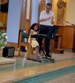One of our younger piano students performing in her Recital. Enjoy....#perfecttimemusic #perfecttimemusicstudents #piano #recital #musicteachersofinstagram